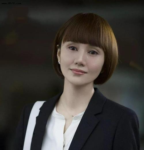 女人过了40岁,建议剪这4款短发,不仅显年轻还显气质