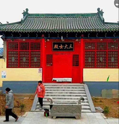 宝莲禅寺地处中原,位于安阳市南二十里处的宝莲寺镇杨家井村.