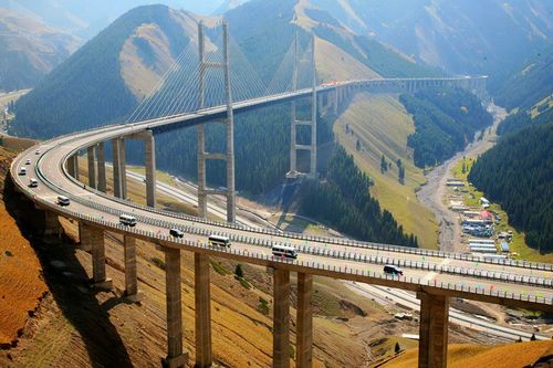 又称连霍高速公路,中国国家高速公路网东西方向主干线之一,原为国道