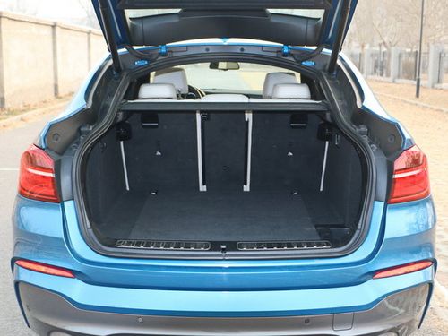 宝马(进口) m40i 后备箱