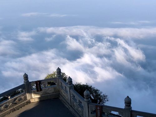 峨眉山金顶一云海一日出