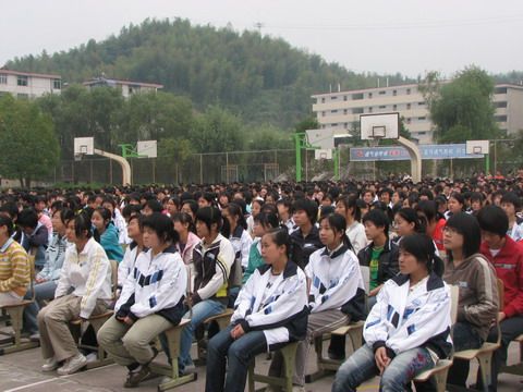 遂昌中学举行法制报告会