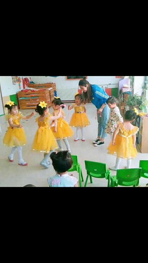 青岛西海岸新区童之家幼儿园小班六一表演!