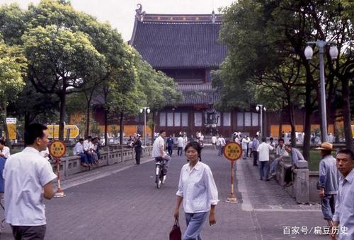 老照片:1983年的苏州,到处是自行车,这样的苏州你还认识吗?