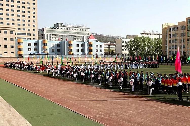 华亭市第十九届中小学生田径运动会暨市直中小学生乒乓球运动会开幕