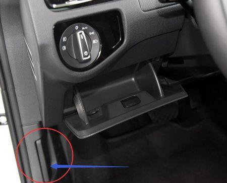 高尔夫7引擎杆盖开关在哪里