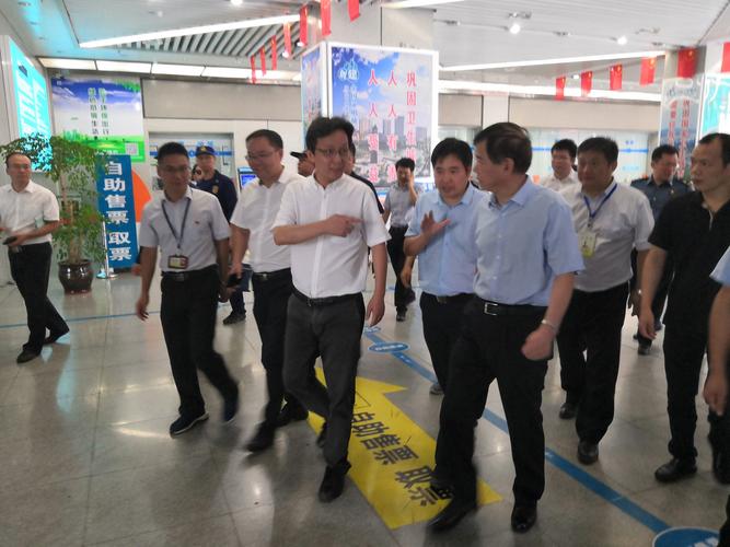 义乌市委书记林毅,省交通运输厅副厅长洪秀敏莅临商贸