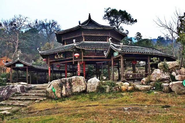 广西壮族自治区贺州市富川瑶族自治县城北镇凤岭村