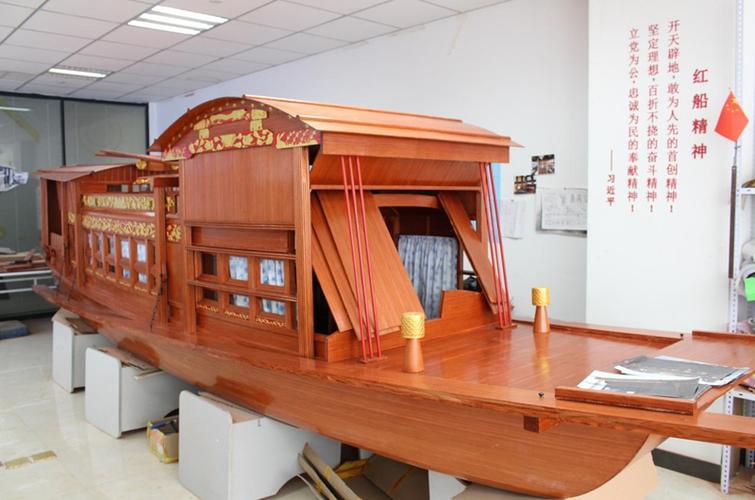 完工后的红船仿真模型.受访者供图