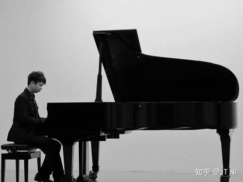 弹钢琴怎么做到手放松,并且姿势正确不弹错音?