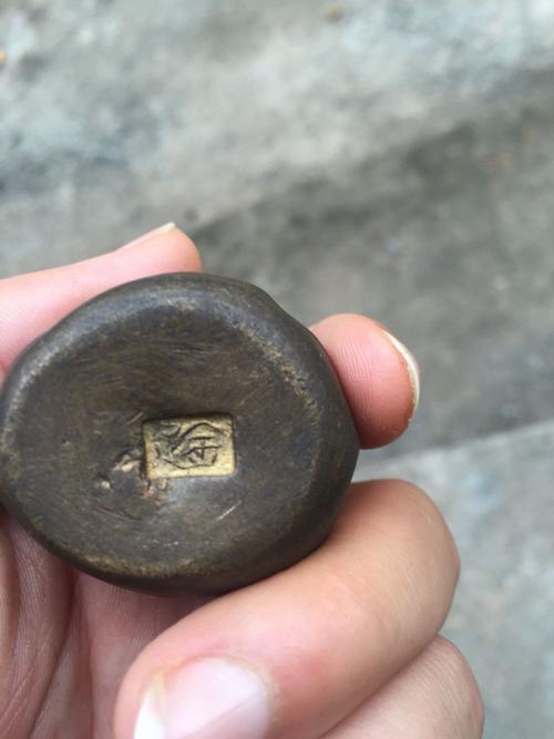 写了足金 200克 可感觉有点重 不知道真的还是假的 不知道是金是铜 请