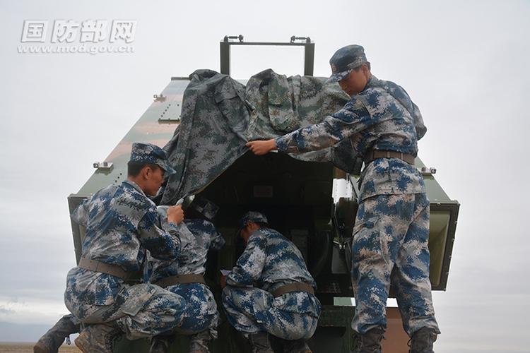 北部战区空军高炮某旅换装后首次发射导弹组图