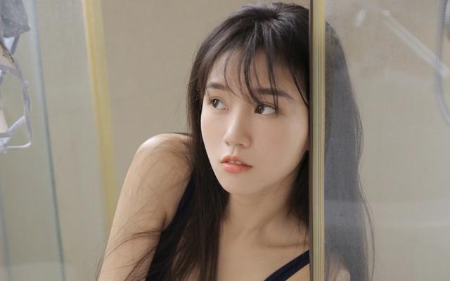 秀发微湿高颜值清纯美女私密鱼缸写真