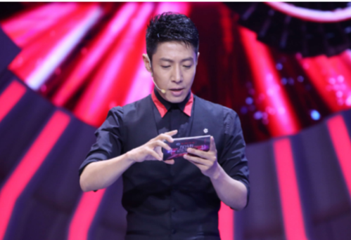 之后又主持了很多综艺节目,比如 开讲啦 挑战不可能 撒贝宁时间 等等