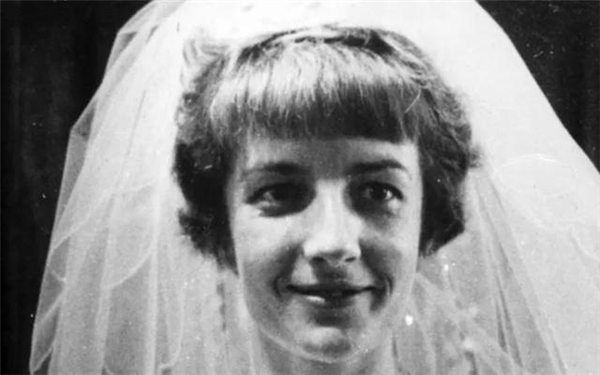 刚刚被世卫组织批准保留的天花病毒,在送到英国伯明翰大学医学院实验