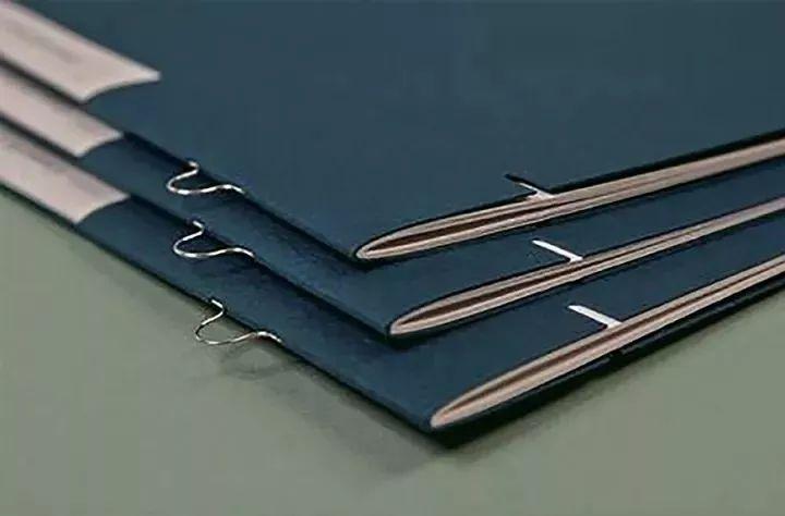 03-铆钉装  一般是使用于经常用的产品装订上,比如说菜谱,牢固的装订