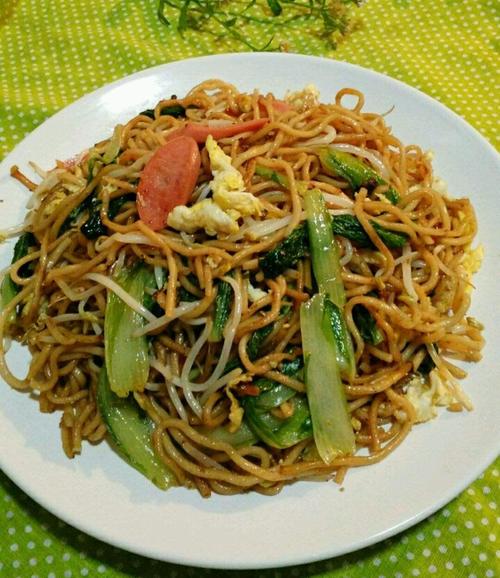 简单几步就能做好的火腿炒面,鸡蛋/青菜,不知道你喜欢吗