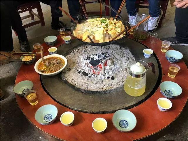 探秘木子店镇龙门河村古村落—品麻城吊锅