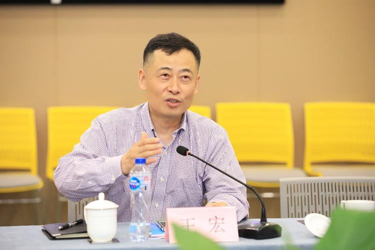 上海开放大学副校长王宏讲话