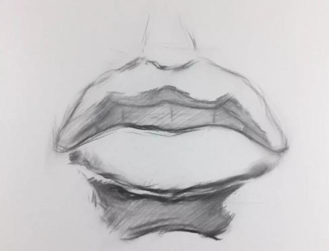 根据临摹图片进行打形,绘制出嘴唇的轮廓,注意上下嘴唇的形态,上嘴唇