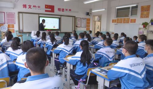 在哈密市第五中学,沉寂已久的校园再次充满了暖意和生机