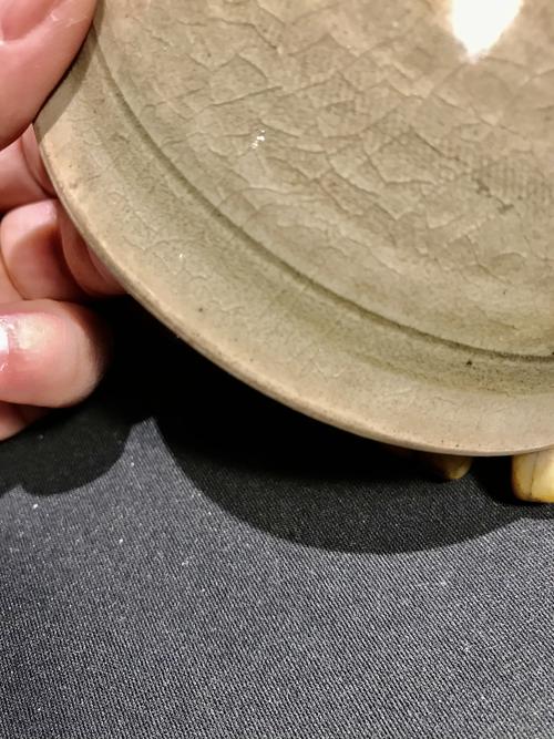 宋瓷常用的鉴定方法 —— 五个方面对比耀州窑陶瓷及底足辩识特征. .