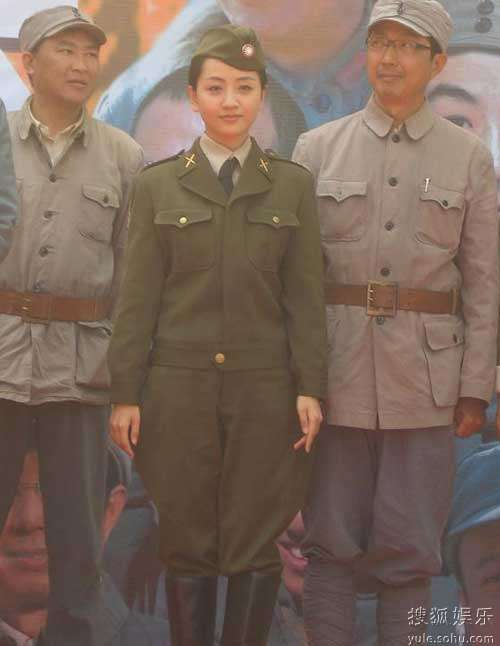 《保卫延安》正在中央一台黄金剧场热播中,青春偶像演员耿乐杨蓉在剧