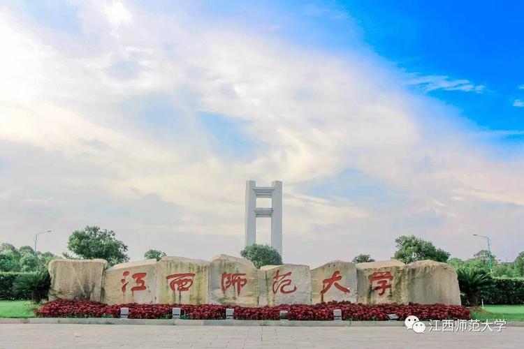 瑶湖校区不设围墙,四周以一条7公里长的瑶河环抱,具有突出的生态人文