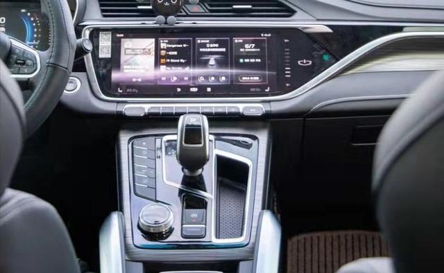 吉利博越智慧版内饰.