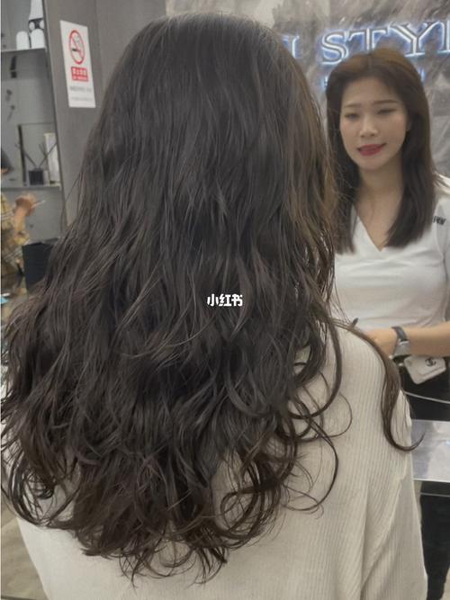 复古浪漫风的烫发发型免打理放量蓬松_法式烫发_发型_烫发_浪漫_卷发