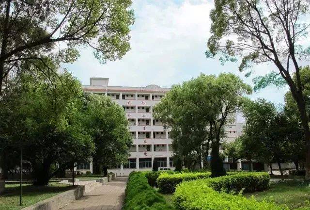 今天,红河州民族师范学校火爆了朋友圈!