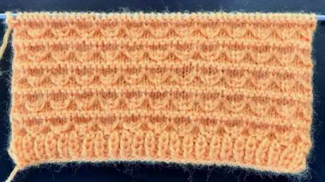 一款纹理清晰,简单大方的纯色花样针织,编织爸妈毛衣好看又时尚