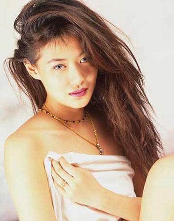 图文:香港著名明星陈宝莲写真(11)