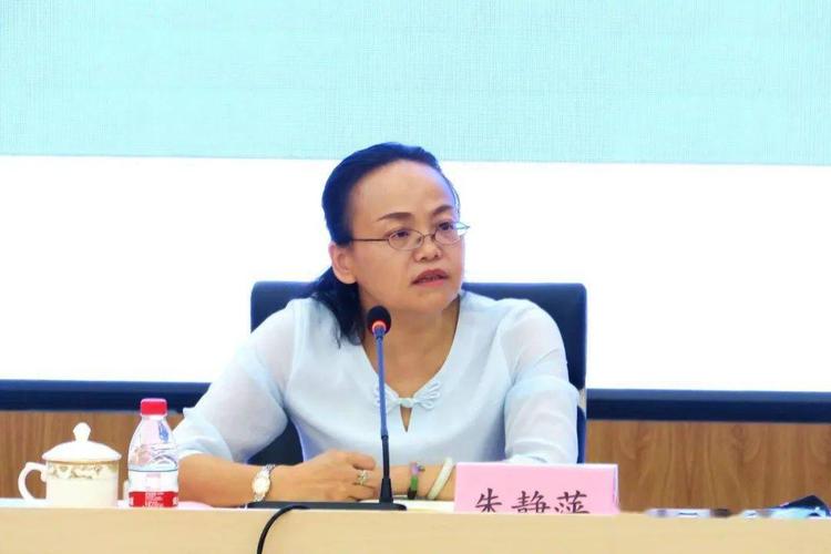 区委教育工委委员,区教委副主任朱静萍