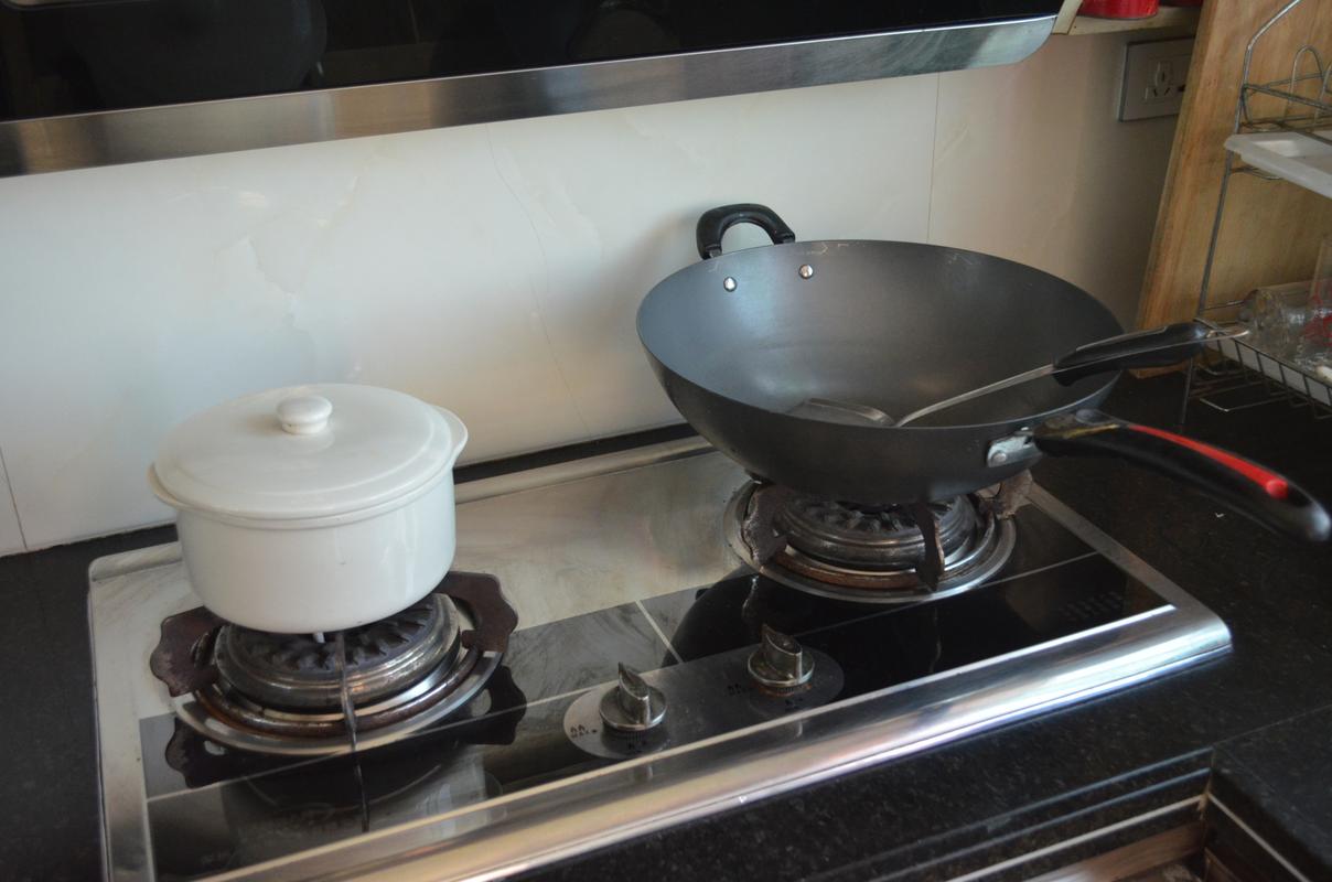 双灶台燃气灶用哪边炒菜更好?懂的人还不多,不是迷信涨知识了