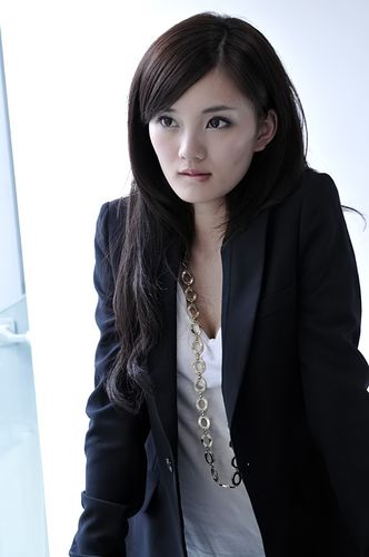 1985年11月30日 星座:射手座 血型:b 型 身高:165厘米 体重:50kg 馨子