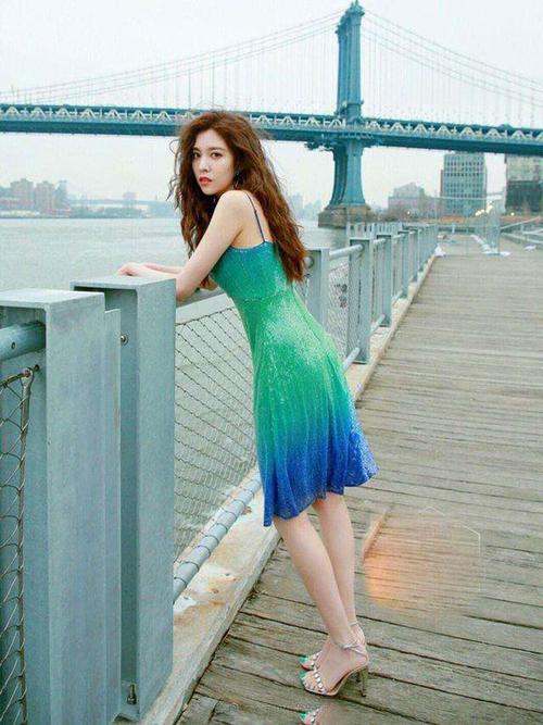 宋妍霏泳装写真等身材照