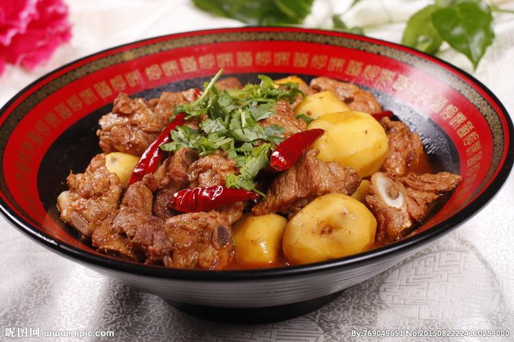 小土豆焖排骨图片