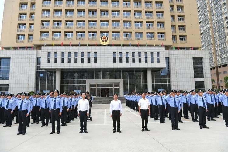阳春市公安机关举行升国旗警旗暨"学英模,学先进"荣誉仪式