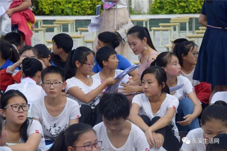 图集|东溪镇法律进校园暨法治扶贫文艺演出在东溪中学