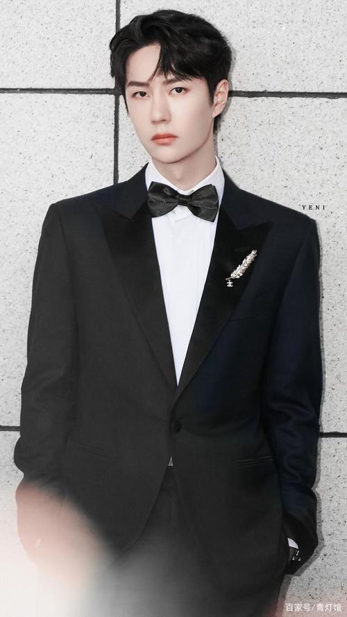 王一博黑西装,可以高贵可以冷艳,可以性感可以天真.