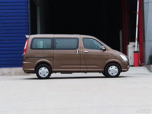 蒙派克7座商务车图片