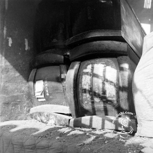 解放前上海义庄中与棺材相伴的穷人