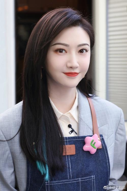 景甜晒自拍营业##景甜托脸自拍营业