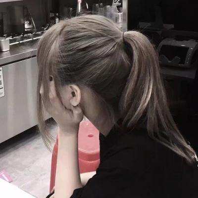 独二侧脸高冷范女生头像