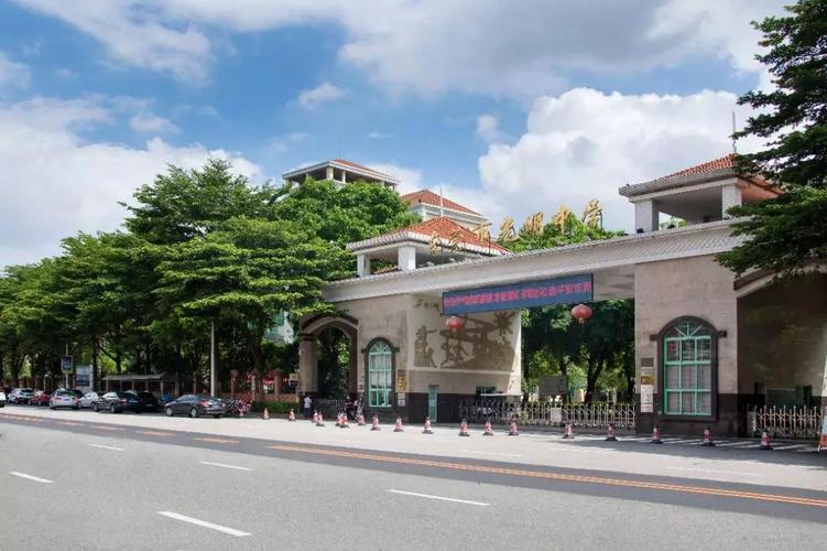 东莞市光明中学,皇马郦宫800米