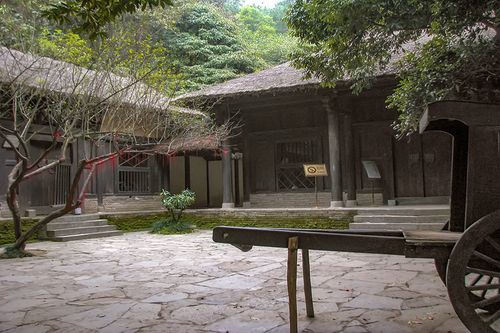 三顾茅庐隆中对 卧龙已乘祥云归