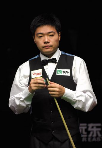 2007上海斯诺克大师赛上丁俊晖因自己的球杆皮头开裂而借用他人之杆