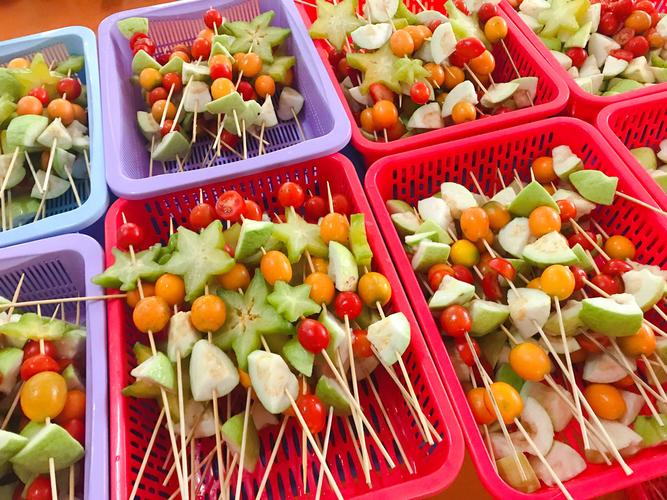 和中幼儿园"美食制作活动"——冰糖水果串串