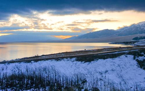 电脑壁纸 风景 新疆赛里木湖的日出风光